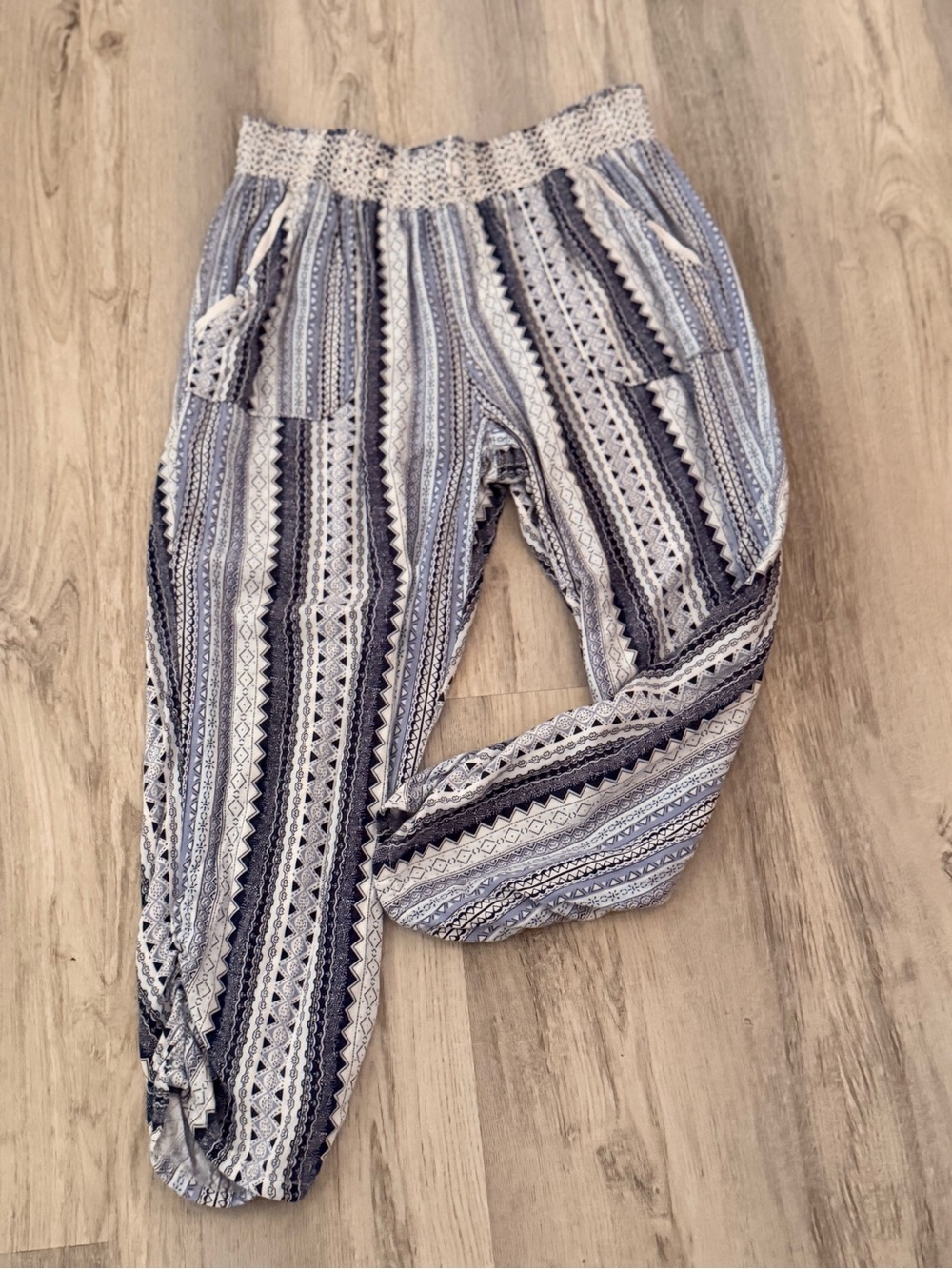Rewash Blue & White Boho Capri Pants Size Medium